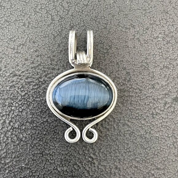 Black Onyx and Silver Pendant. - Picture 1 of 3